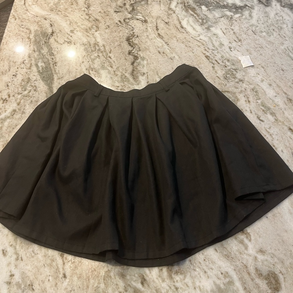 Hot Topic‎ pleated mini skirt in black size medium